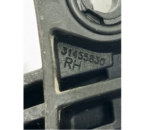 Отбойник двери крышки багажника правый