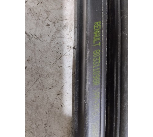 Уплотнитель стекла (передний левый)