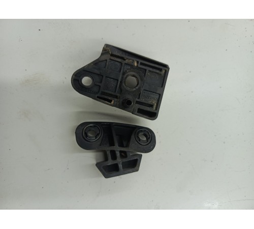 Отбойник двери крышки багажника правый