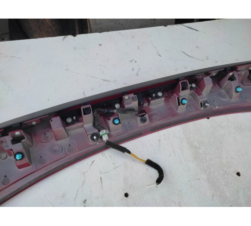 Спойлер крышки багажника