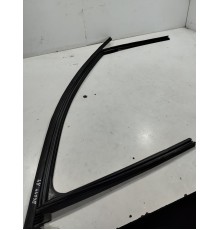 Уплотнитель стекла (передний правый)