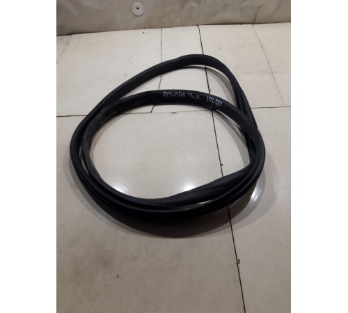 Уплотнитель двери(задний левый)