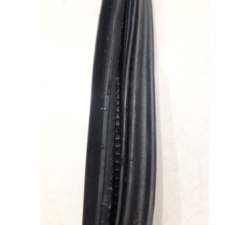 Уплотнитель двери(задний левый)