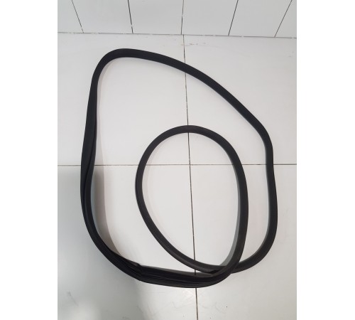 Уплотнитель двери задний правый