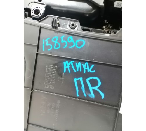 Обшивка двери передняя правая