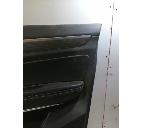 Обшивка двери передняя правая