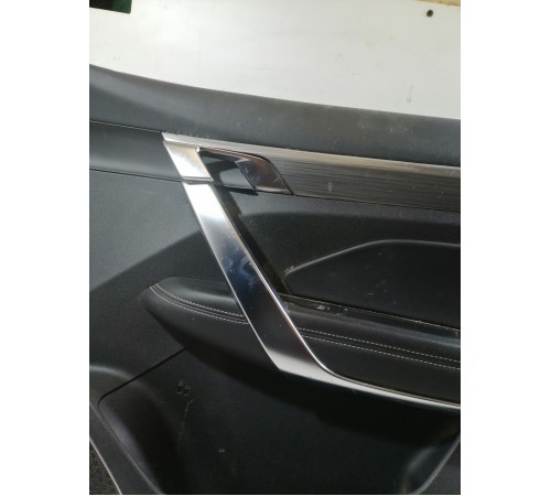 Обшивка двери передняя правая