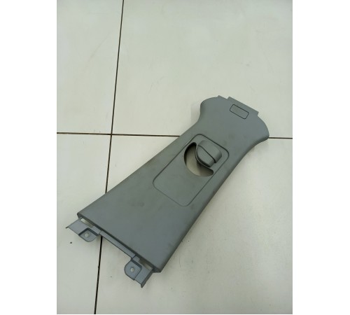 Обшивка центральной стойки правая верхняя