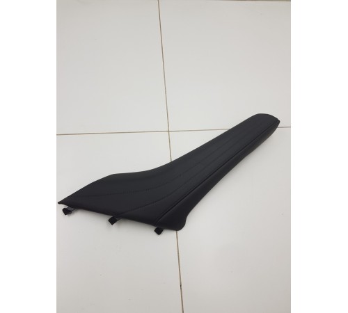 Накладка центральной консоли правая декоративная