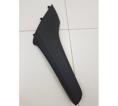 Накладка центральной консоли правая декоративная