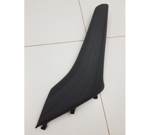 Накладка центральной консоли правая декоративная