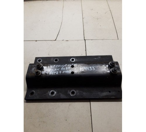 Кронштейн лямок бака левый