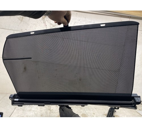 Солнцезащитная шторка задняя левая