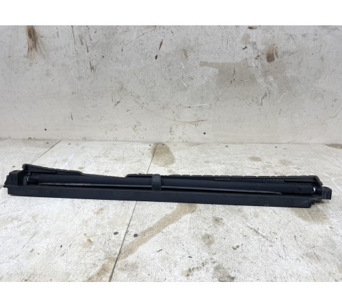 Солнцезащитная шторка задняя левая