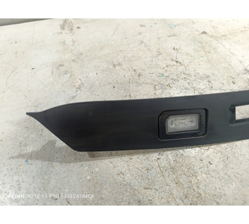 Накладка крышки багажника подсветки номера