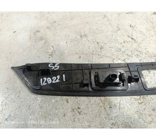 Накладка крышки багажника подсветки номера