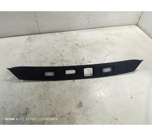 Накладка крышки багажника подсветки номера