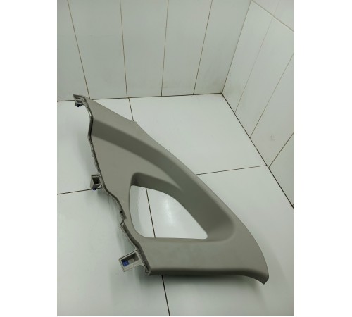 Обшивка задней стойки левая верхняя