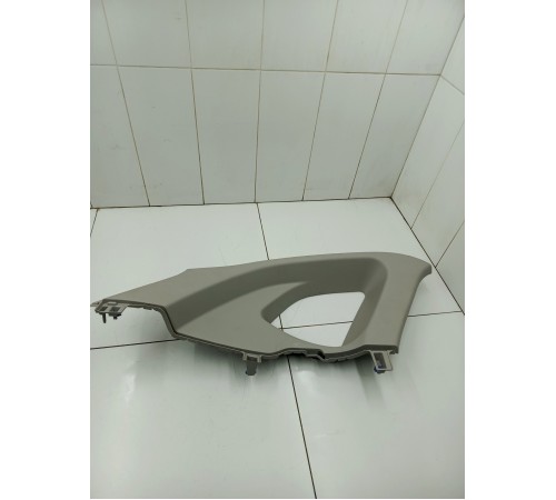 Обшивка задней стойки левая верхняя