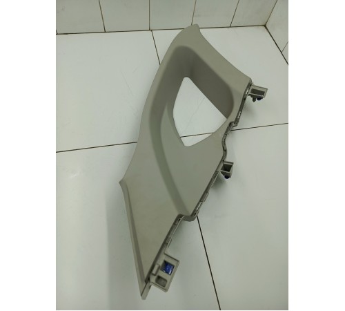 Обшивка задней стойки левая верхняя