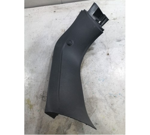 Обшивка двери крышки багажника правая верхняя