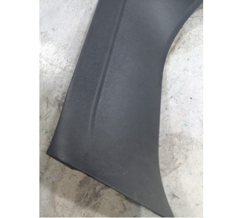 Обшивка двери крышки багажника правая верхняя