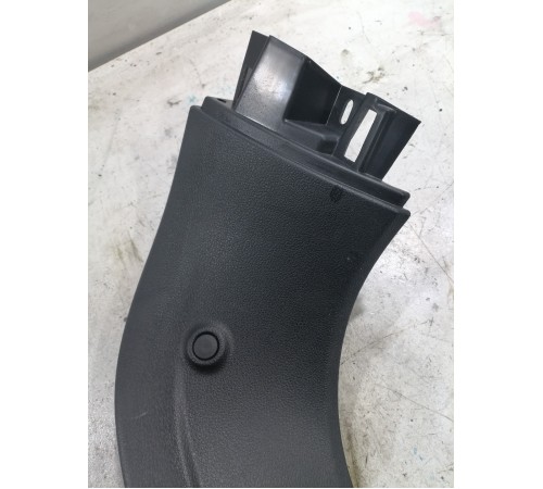 Обшивка двери крышки багажника правая верхняя