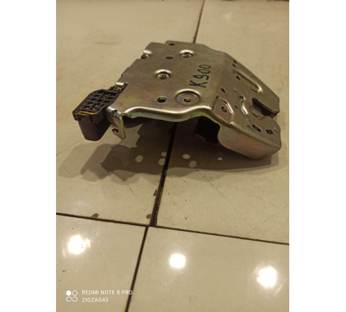 Замок крышки багажника