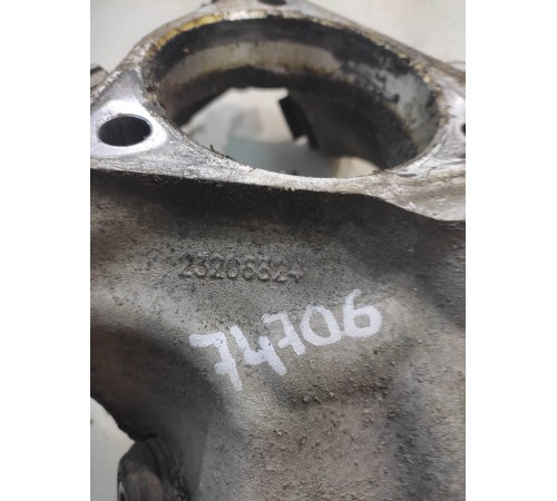 Кулак поворотный (задний, левый)