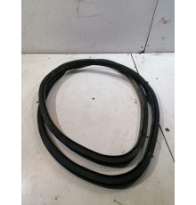 Уплотнитель двери передний правый