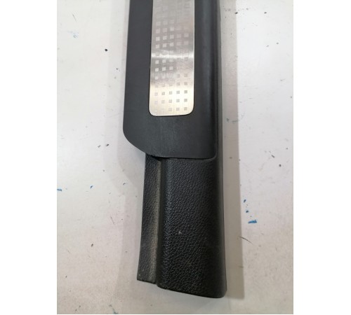 Накладка порога передняя правая