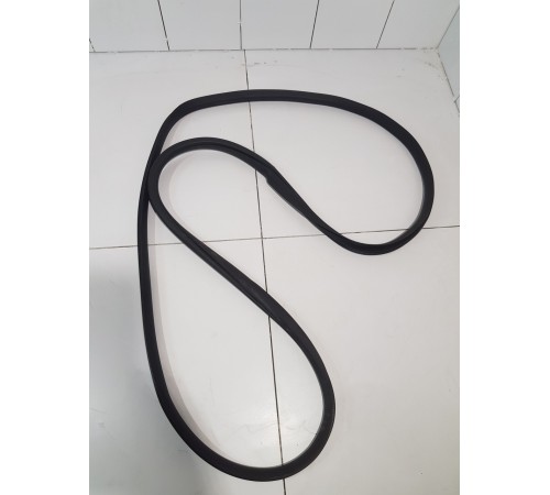 Уплотнитель двери передний левый