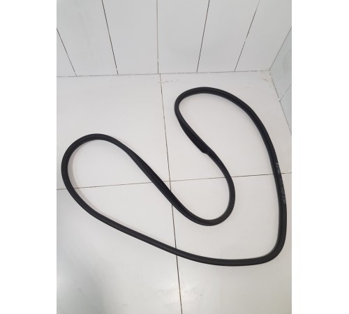 Уплотнитель двери передний левый