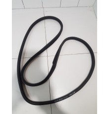 Уплотнитель двери передний левый