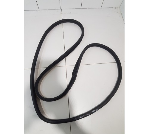 Уплотнитель двери передний левый