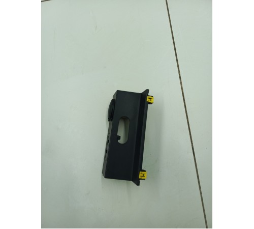 Накладка центральной консоли розетка 12v