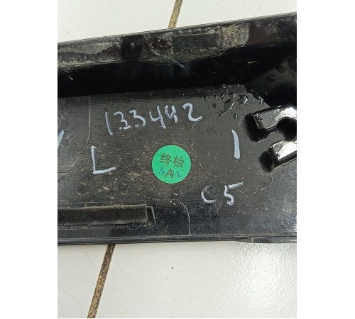 Накладка двери багажника левая