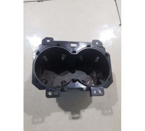 Подстаканник центральной консоли