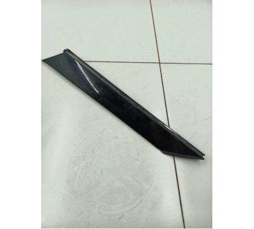 Накладка двери багажника левая