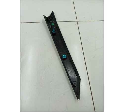 Накладка двери багажника левая