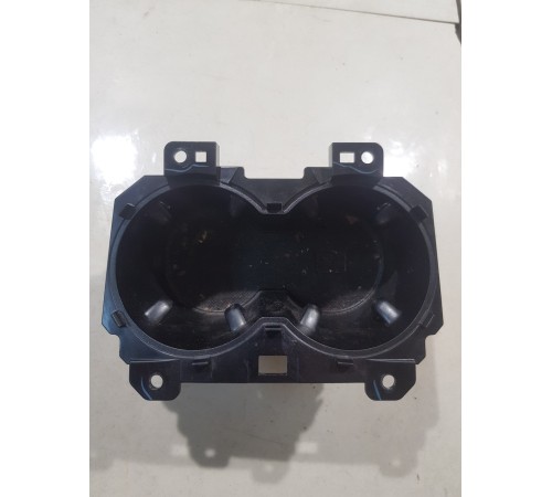 Подстаканник центральной консоли