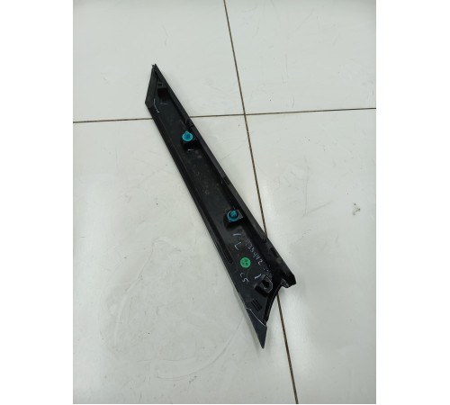 Накладка двери багажника левая