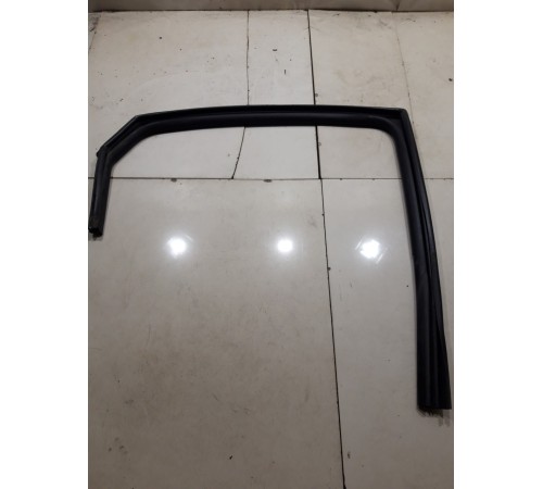 Уплотнитель стекла двери (задний правый)