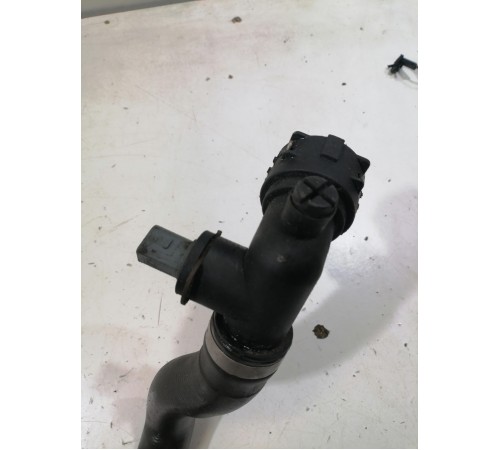 Патрубок системы охлаждения