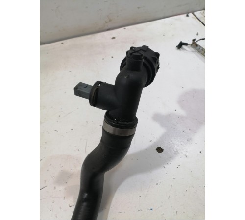 Патрубок системы охлаждения