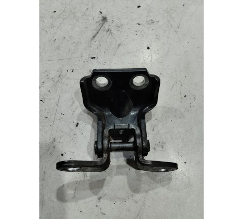 Петля двери(задняя левая верхняя)