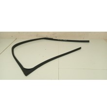 Уплотнитель переднего левого стекла двери