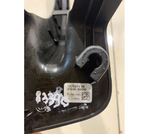 Накладка петли крышки багажника левая