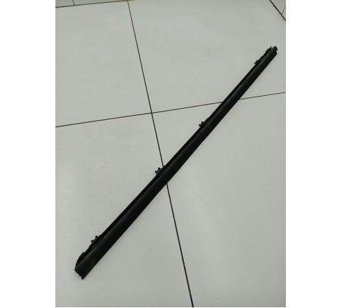 Молдинг двери передний левый