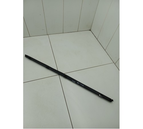 Молдинг двери передний левый